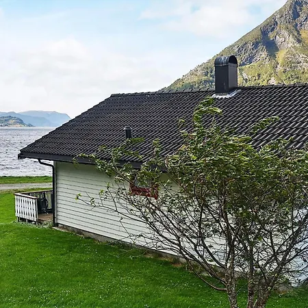 7 Person In Feriehus Selje